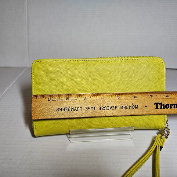 STEVE MADDEN SMOOTH ZIP AROUND WALLET PASTEL YELLOW WRISTLET - Picture 6 of 15